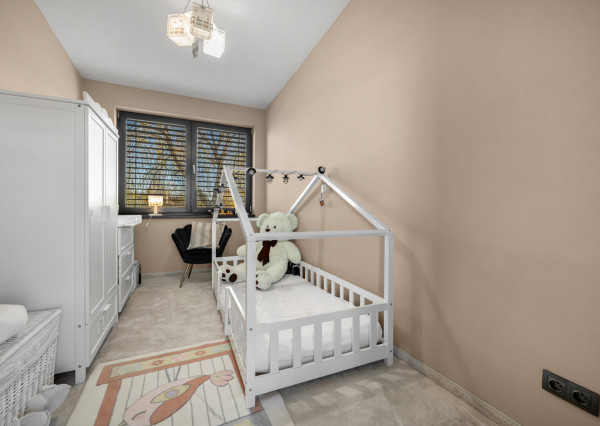 PREDANÝ - exkluzívny 5-izbový rodinný dom s bazénom a krásnou záhradou v Chorvátskom Grobe