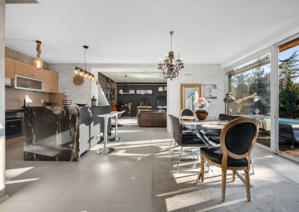 PREDANÝ - exkluzívny 5-izbový rodinný dom s bazénom a krásnou záhradou v Chorvátskom Grobe