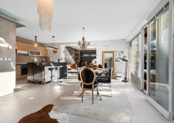 PREDANÝ - exkluzívny 5-izbový rodinný dom s bazénom a krásnou záhradou v Chorvátskom Grobe