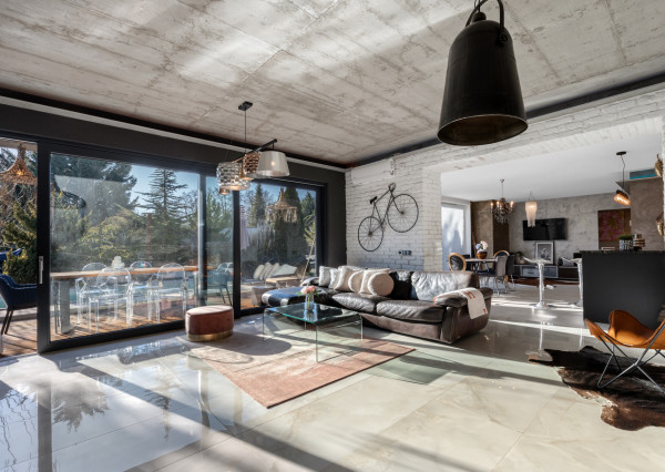 PREDANÝ - exkluzívny 5-izbový rodinný dom s bazénom a krásnou záhradou v Chorvátskom Grobe