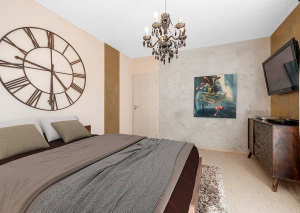 PREDANÝ - exkluzívny 5-izbový rodinný dom s bazénom a krásnou záhradou v Chorvátskom Grobe