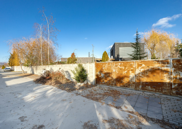 PREDANÝ - exkluzívny 5-izbový rodinný dom s bazénom a krásnou záhradou v Chorvátskom Grobe