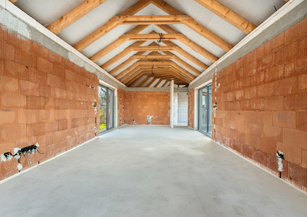 UŽ NIE JE V PONUKE - slnečný 4i dom v Chorvátskom Grobe so 4,5 m vysokými stropmi