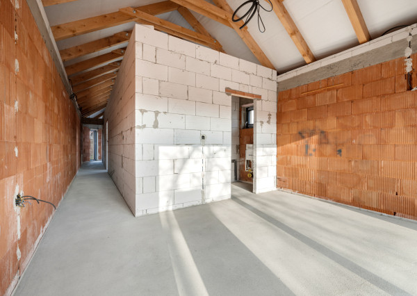 UŽ NIE JE V PONUKE - slnečný 4i dom v Chorvátskom Grobe so 4,5 m vysokými stropmi