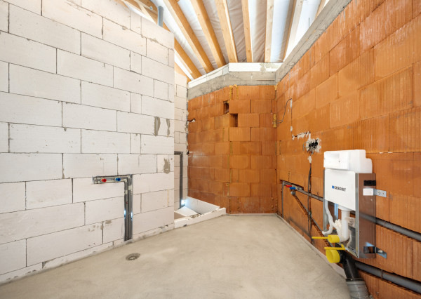 UŽ NIE JE V PONUKE - slnečný 4i dom v Chorvátskom Grobe so 4,5 m vysokými stropmi