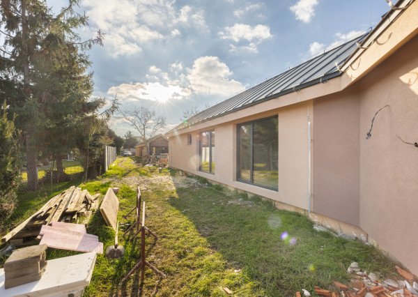 UŽ NIE JE V PONUKE - slnečný 4i dom v Chorvátskom Grobe so 4,5 m vysokými stropmi