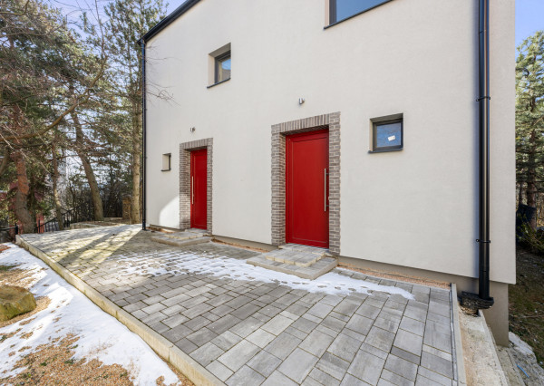 PREDANÝ - jedinečný 2i byt s 2 terasami, záhradkou a unikátnym výhľadom na les