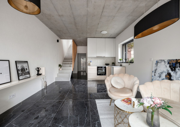 PREDANÝ - jedinečný 2i byt s 2 terasami, záhradkou a unikátnym výhľadom na les