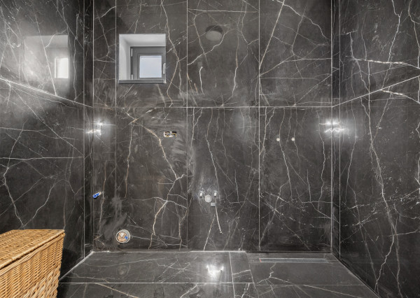 PREDANÝ - jedinečný 2i byt s 2 terasami, záhradkou a unikátnym výhľadom na les