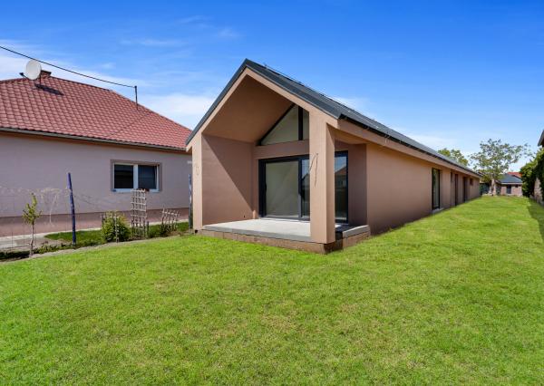 MARKENBERG - 3 izbový dom za cenu bytu so 4m stropmi v pôvodnej časti Chorvátskeho Grobu