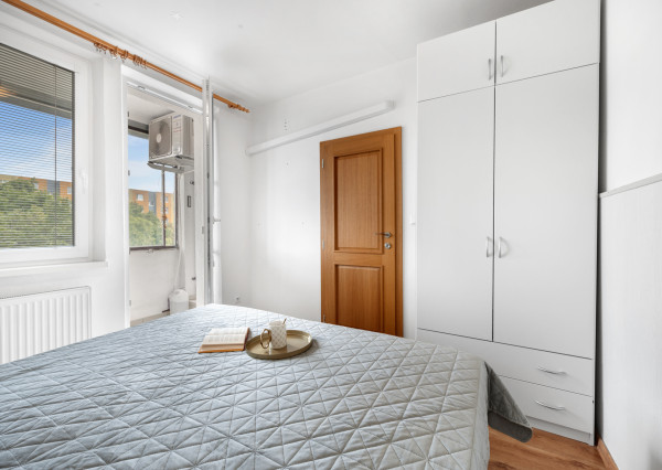 PREDANÝ - Na predaj svetlý 3 izbový byt v tichej časti Karlovej Vsi obklopený zeleňou