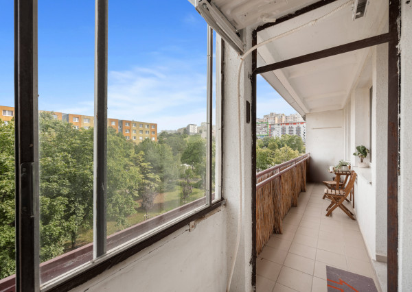 PREDANÝ - Na predaj svetlý 3 izbový byt v tichej časti Karlovej Vsi obklopený zeleňou