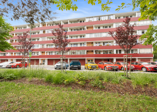 PREDANÝ - Na predaj svetlý 3 izbový byt v tichej časti Karlovej Vsi obklopený zeleňou