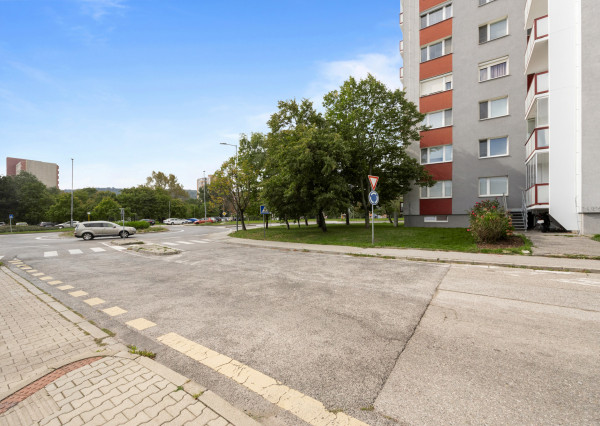 MARKENBERG (REZERVOVANÝ) - Slnečný 2i byt s balkónom a krásnym výhľadom