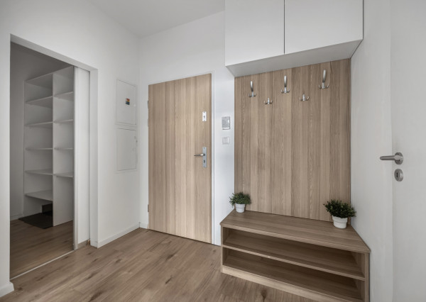 MARKENBERG - na prenájom 2i byt s predzáhradkou, šatníkom a parkovacím miestom