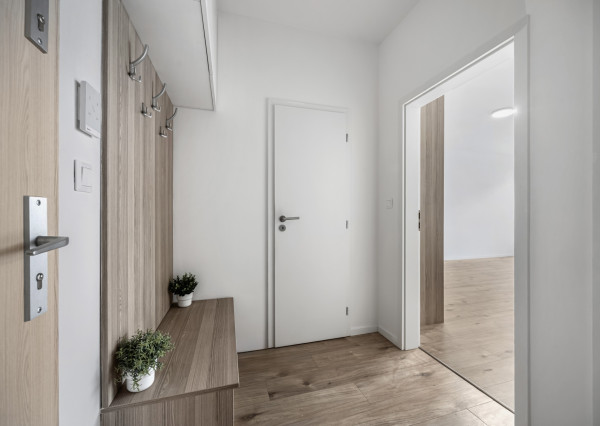 MARKENBERG - na prenájom 2i byt s predzáhradkou, šatníkom a parkovacím miestom