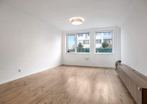 MARKENBERG - na prenájom 2i byt s predzáhradkou, šatníkom a parkovacím miestom