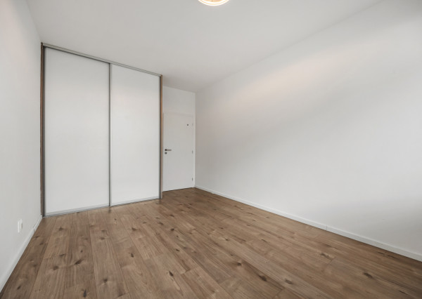 MARKENBERG - na prenájom 2i byt s predzáhradkou, šatníkom a parkovacím miestom