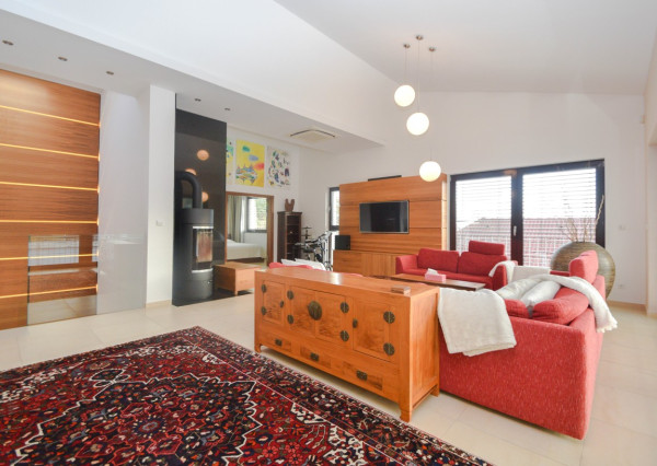 Elegantný 6-izb. rodinný dom s výhľadom na les a mesto - Ahoj