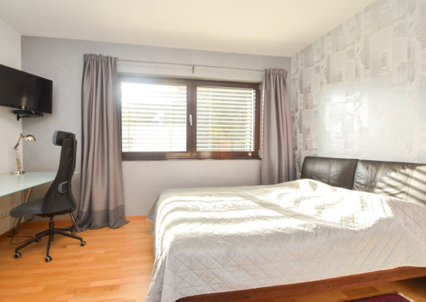 Elegantný 6-izb. rodinný dom s výhľadom na les a mesto - Ahoj