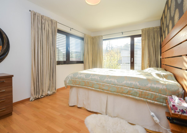 Elegantný 6-izb. rodinný dom s výhľadom na les a mesto - Ahoj