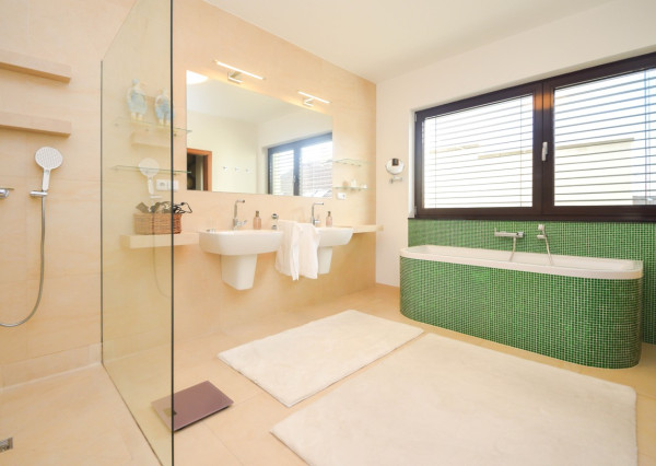 Elegantný 6-izb. rodinný dom s výhľadom na les a mesto - Ahoj