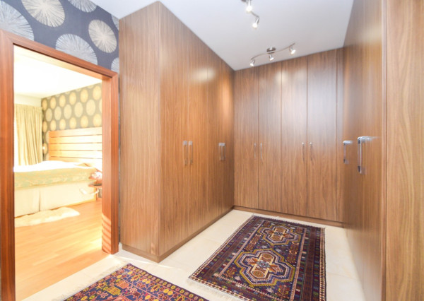 Elegantný 6-izb. rodinný dom s výhľadom na les a mesto - Ahoj