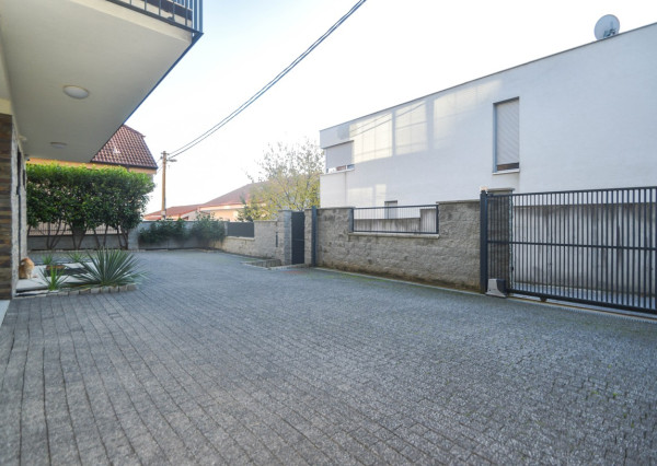 Elegantný 6-izb. rodinný dom s výhľadom na les a mesto - Ahoj