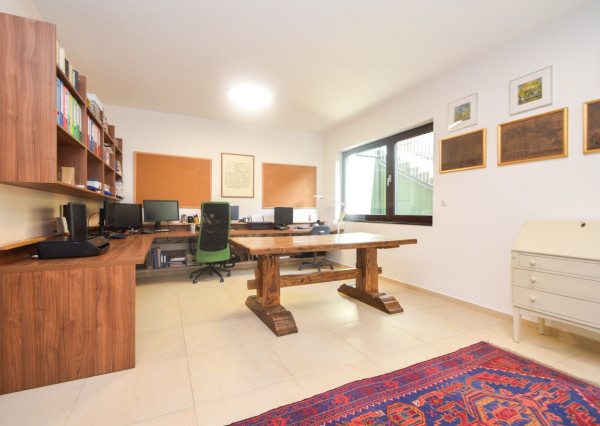 Elegantný 6-izb. rodinný dom s výhľadom na les a mesto - Ahoj