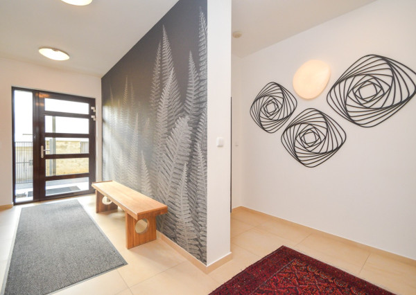 Elegantný 6-izb. rodinný dom s výhľadom na les a mesto - Ahoj