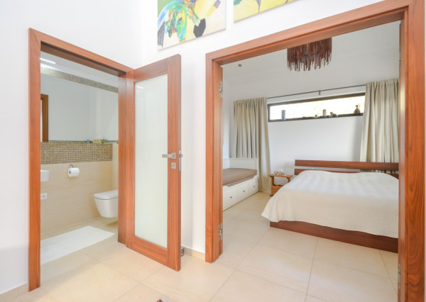 Elegantný 6-izb. rodinný dom s výhľadom na les a mesto - Ahoj