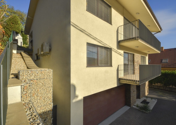 Elegantný 6-izb. rodinný dom s výhľadom na les a mesto - Ahoj