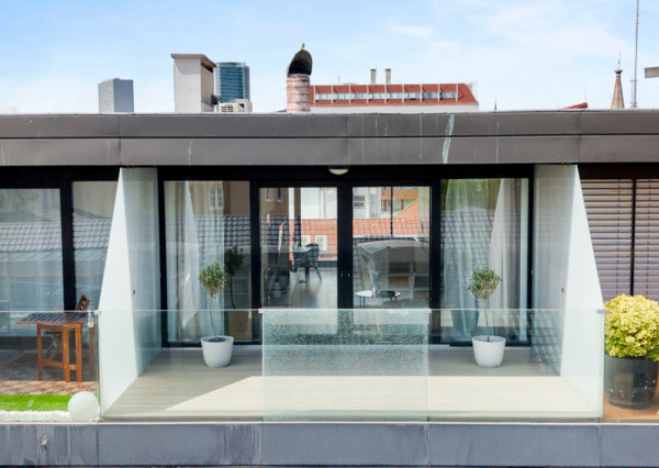 Exkluzívny 3-izbový penthouse s terasou a výhľadom na downtown - Dunajská ul.