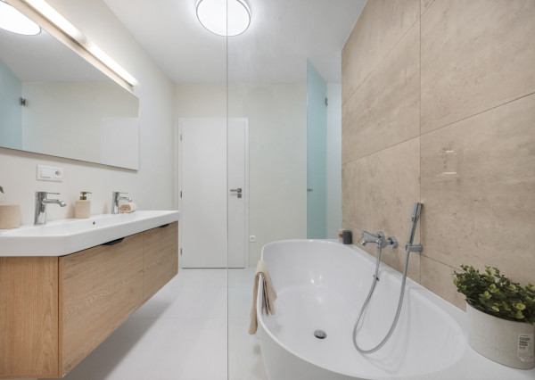 Exkluzívny 3-izbový penthouse s terasou a výhľadom na downtown - Dunajská ul.