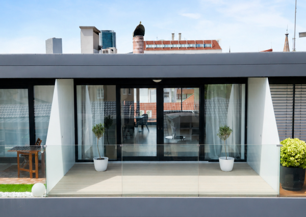 Exkluzívny 3-izbový penthouse s terasou a výhľadom na downtown - Dunajská ul.