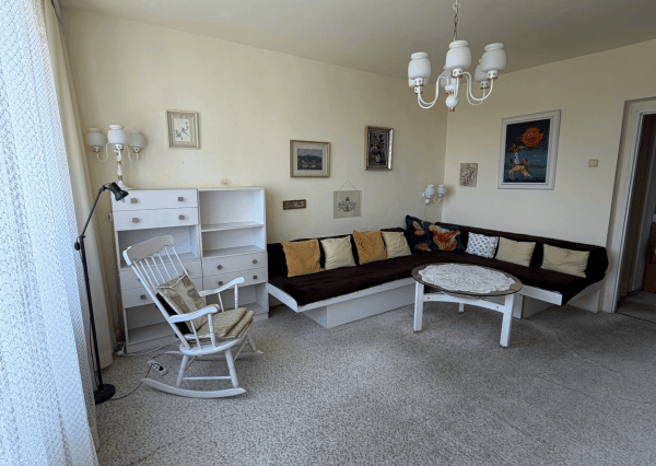 Priestranný 3-izbový byt s loggiou 17 m² a nádherným výhľadom v Dúbravke
