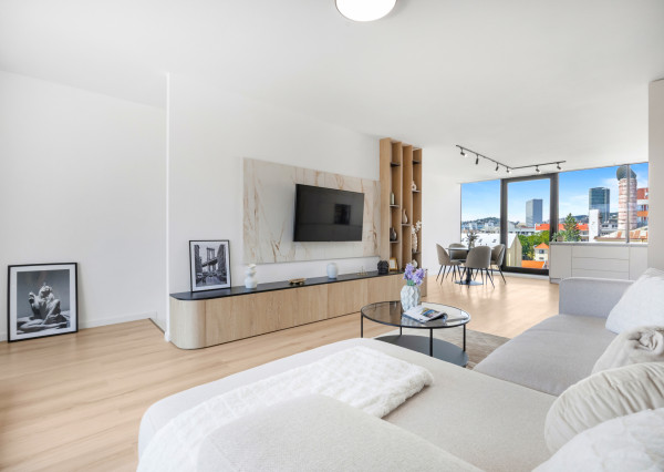 Exkluzívny 3-izbový penthouse s terasou a výhľadom na downtown - Dunajská ul.