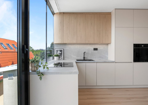 Exkluzívny 3-izbový penthouse s terasou a výhľadom na downtown - Dunajská ul.