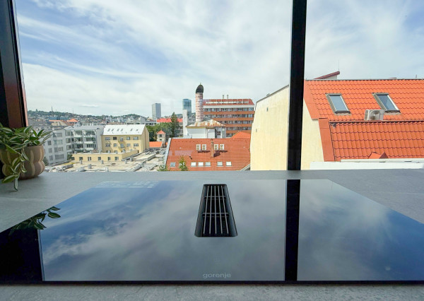 Exkluzívny 3-izbový penthouse s terasou a výhľadom na downtown - Dunajská ul.