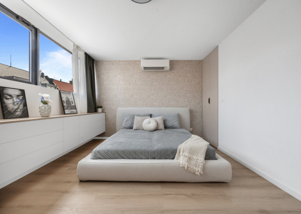 Exkluzívny 3-izbový penthouse s terasou a výhľadom na downtown - Dunajská ul.