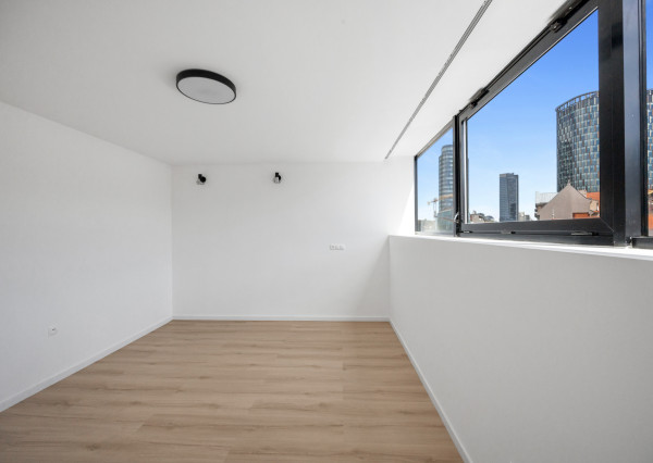 Exkluzívny 3-izbový penthouse s terasou a výhľadom na downtown - Dunajská ul.