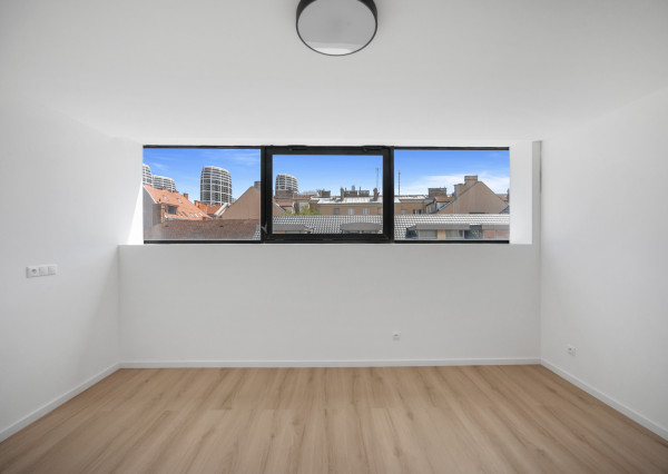Exkluzívny 3-izbový penthouse s terasou a výhľadom na downtown - Dunajská ul.