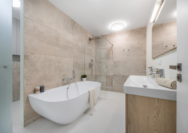 Exkluzívny 3-izbový penthouse s terasou a výhľadom na downtown - Dunajská ul.