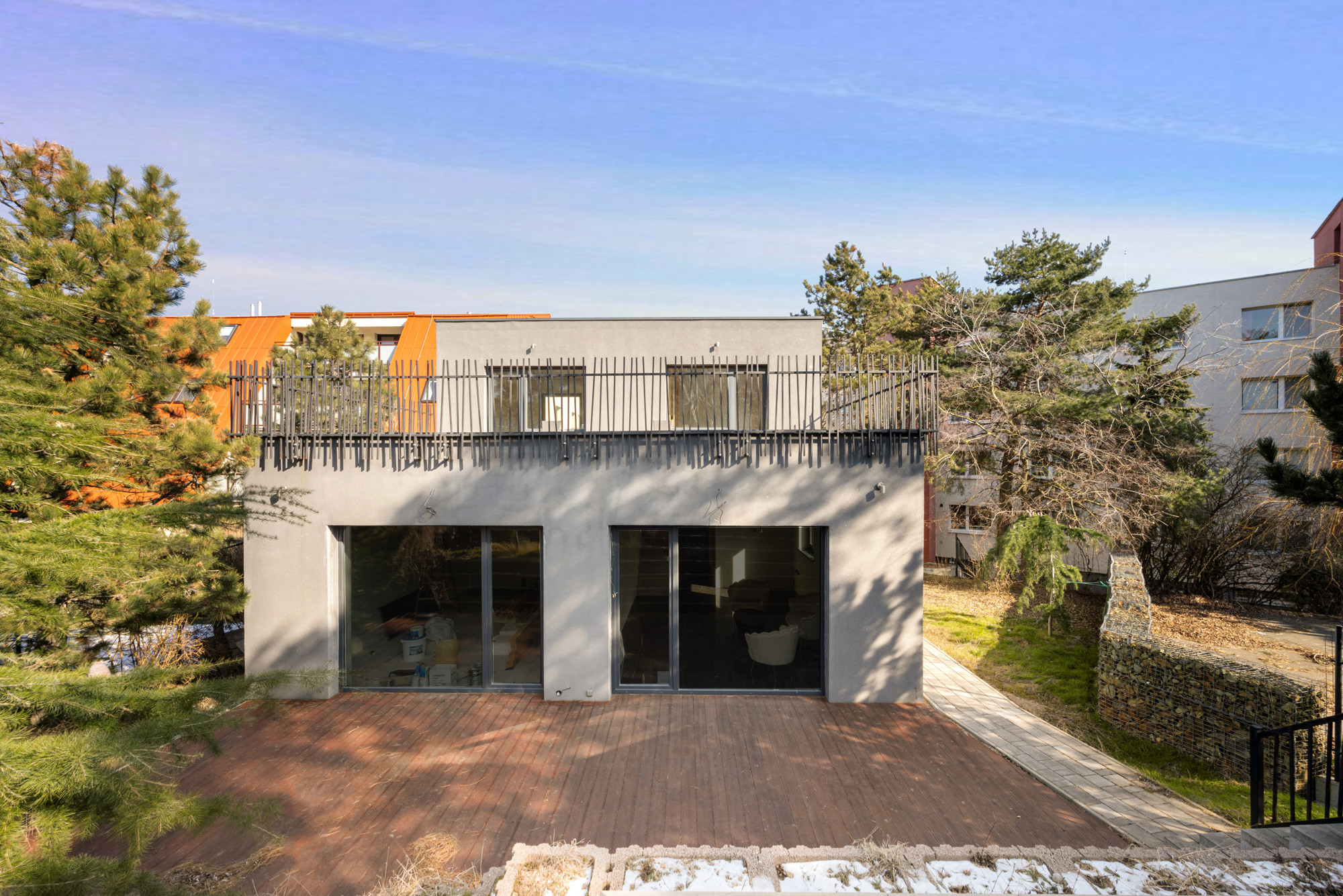 PREDANÝ - jedinečný 2i byt s 2 terasami, záhradkou a unikátnym výhľadom na les